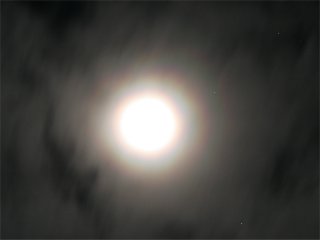 Lunar cloud corona