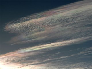 Iridescence and fine cloud structure